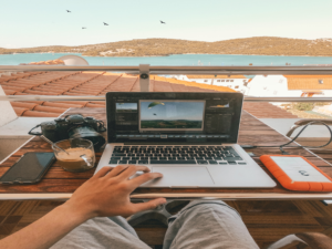 Read more about the article The Future of Remote Work: Opportunities and Challenges in the Modern Job Market